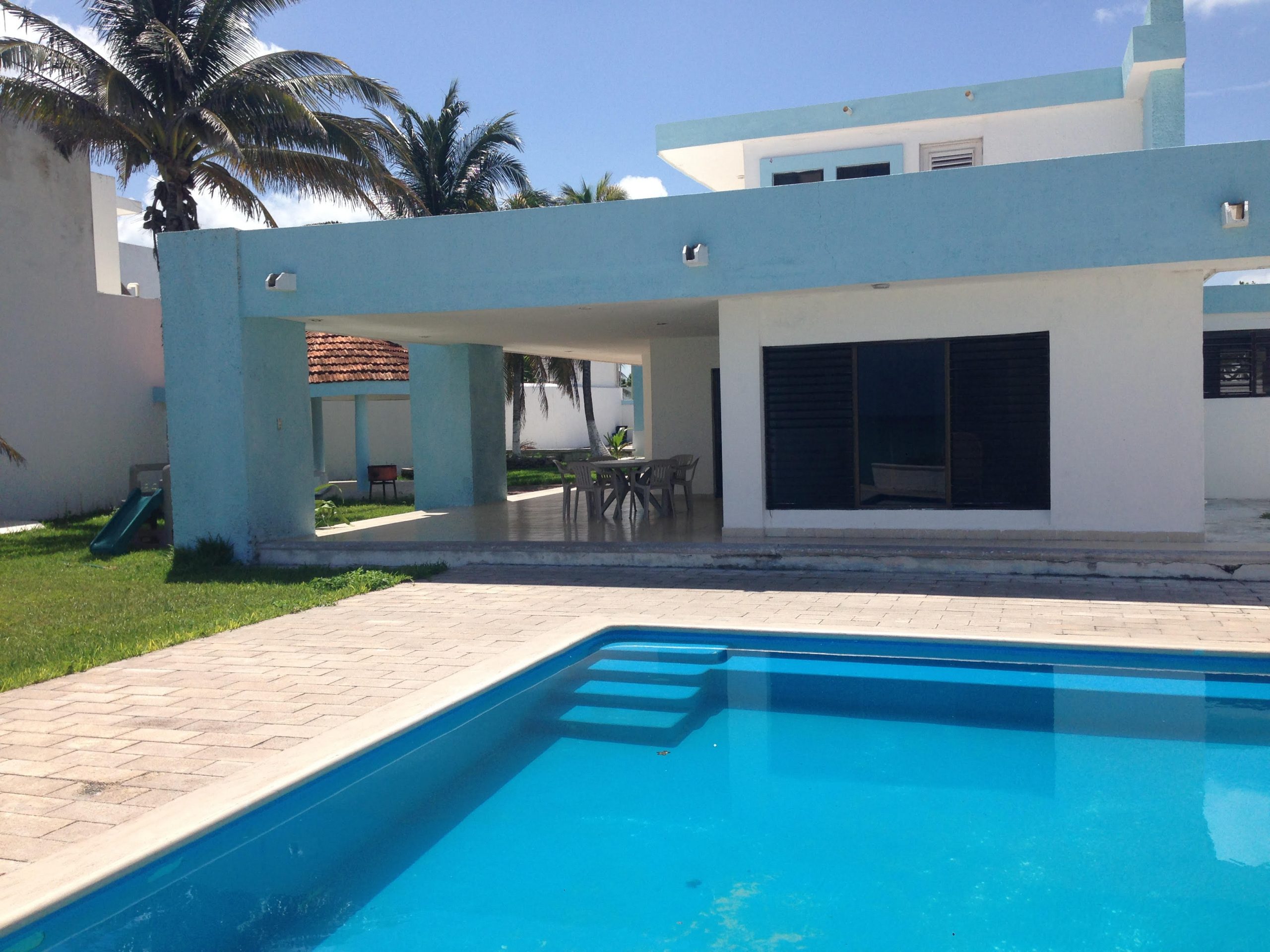 CASA THELMA – Progreso Beachfront